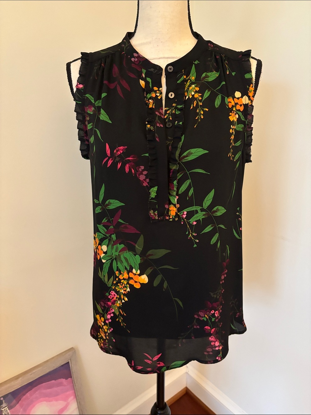 Worthington Black Floral Ruffle Sleeve Shell Size M
